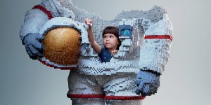 LEGO - Build the future - cover - Astronaut